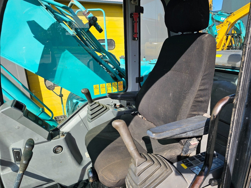 Crawler excavator Kobelco SK210LC-6: picture 17