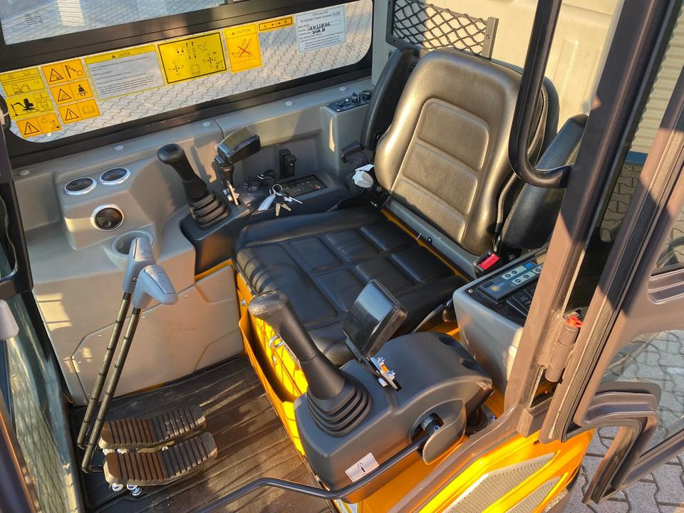 Mini excavator Minibagger BK2000NKSR inkl. Zubehörpaket *INKL.19% MWST*BERGER KRAUS*KUBOTA* KLIMA*SCHWENKARM*VERSTELLFAHRWERK*: picture 12 Mini excavator Minibagger BK2000NKSR inkl. Zubehörpaket *INKL.19% MWST*BERGER KRAUS*KUBOTA* KLIMA*SCHWENKARM*VERSTELLFAHRWERK*: picture 12