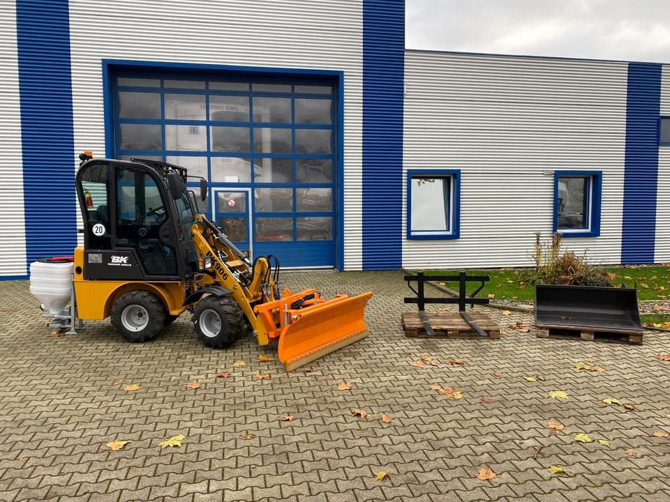 Radlader/Hoflader BK906 mit Kabine inkl. Winter-Komplettpaket *INKL.19% MWST.*BERGER KRAUS*PERKINS*EURO*SOFORT!* - Compact loader: picture 1 Radlader/Hoflader BK906 mit Kabine inkl. Winter-Komplettpaket *INKL.19% MWST.*BERGER KRAUS*PERKINS*EURO*SOFORT!* - Compact loader: picture 1
