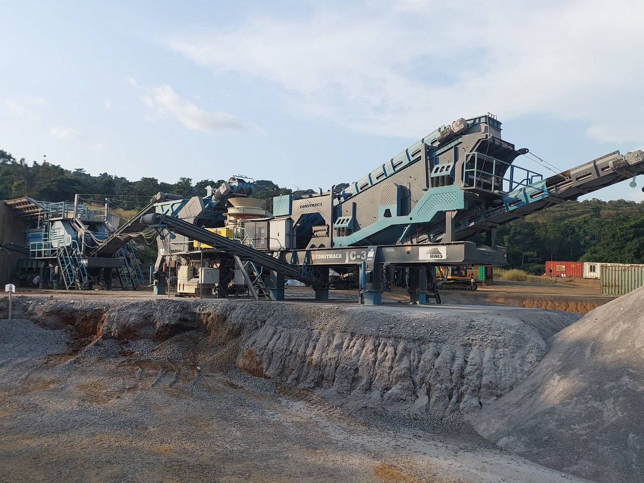 Constmach Installation Mobile De Concassage À Mâchoires D'une Capacité De 250 À 300 T/h - Mobile crusher: picture 1 Constmach Installation Mobile De Concassage À Mâchoires D'une Capacité De 250 À 300 T/h - Mobile crusher: picture 1