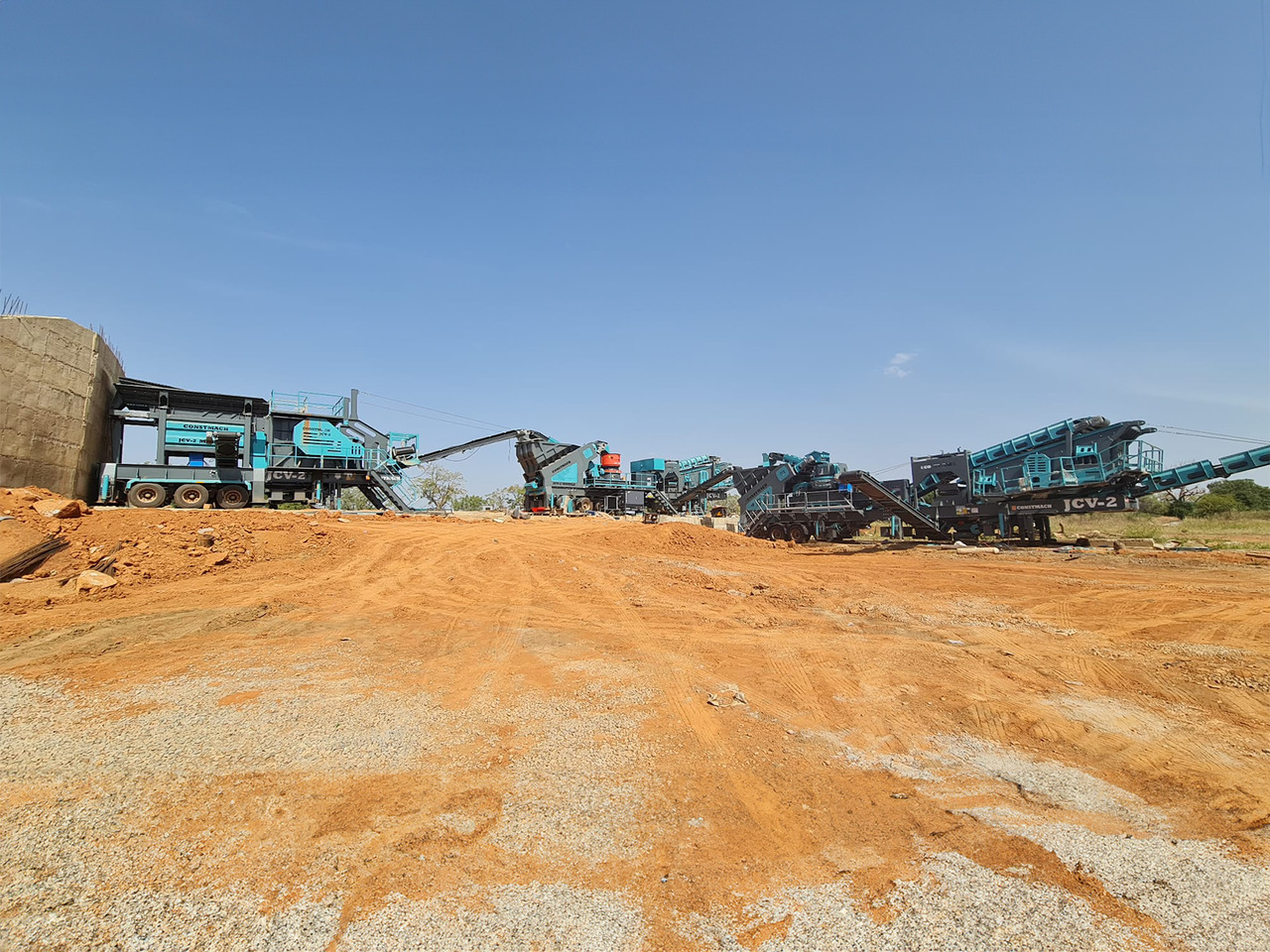 Constmach Installation Mobile De Concassage De Pierres D'une Capacité De 150 T/h Livrée Du Stock - Mobile crusher: picture 1 Constmach Installation Mobile De Concassage De Pierres D'une Capacité De 150 T/h Livrée Du Stock - Mobile crusher: picture 1