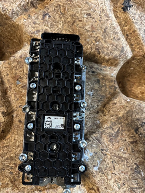 ZF Ventilblock TRAXON Getriebe 0501330550 - Gearbox and parts for Truck: picture 1 ZF Ventilblock TRAXON Getriebe 0501330550 - Gearbox and parts for Truck: picture 1