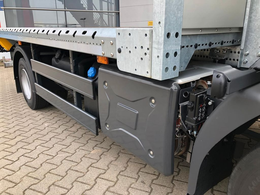 Renault D 10.210 Klima*PTO*Motor Bremse*Blatt Federung - Dropside/ Flatbed truck: picture 5 Renault D 10.210 Klima*PTO*Motor Bremse*Blatt Federung - Dropside/ Flatbed truck: picture 5