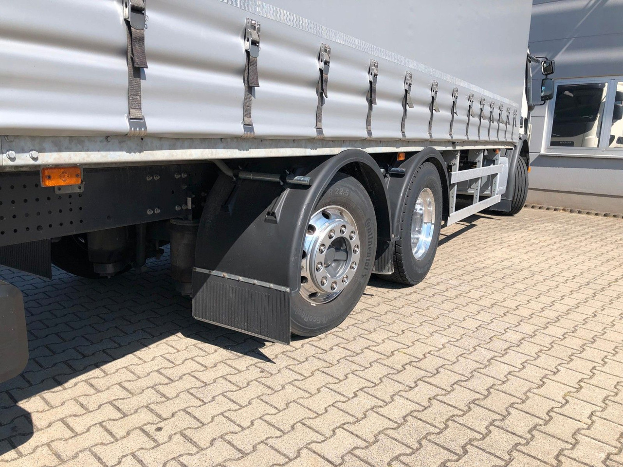 Volvo FE 350 6x2 Lenkachse*ALU*LBW*EDSCHA - Curtainsider truck: picture 4 Volvo FE 350 6x2 Lenkachse*ALU*LBW*EDSCHA - Curtainsider truck: picture 4