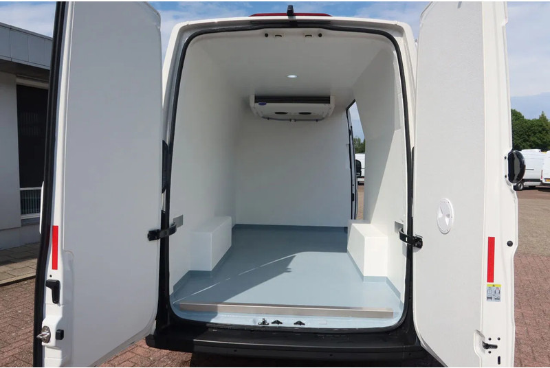 Volkswagen Crafter 177 PK Koel/ Vries/ Verwarmen Carrier xarios 350 met nachtaansluiting BPM vrij. - Refrigerated van: picture 4 Volkswagen Crafter 177 PK Koel/ Vries/ Verwarmen Carrier xarios 350 met nachtaansluiting BPM vrij. - Refrigerated van: picture 4