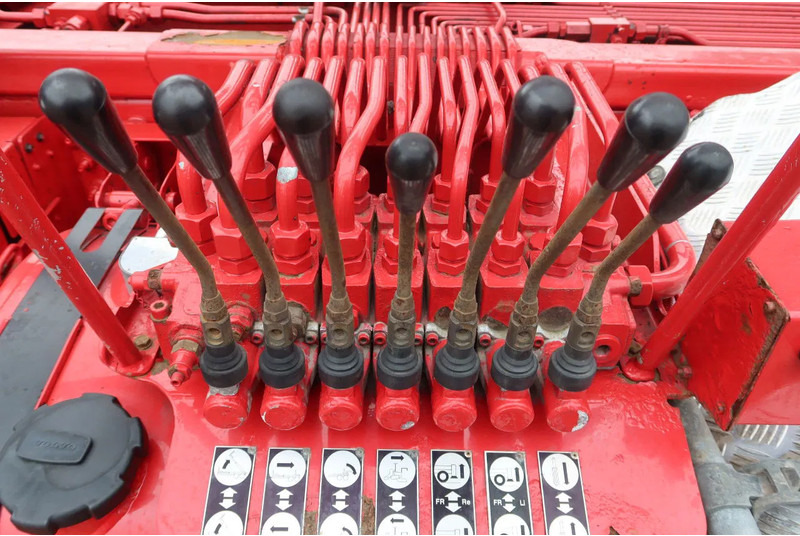 Volvo FH 460 Hooklift 8x2 Haakarm. 3x Steering axle - Cable system truck: picture 4 Volvo FH 460 Hooklift 8x2 Haakarm. 3x Steering axle - Cable system truck: picture 4