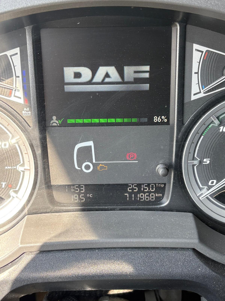 Tractor unit DAF XF480: picture 11
