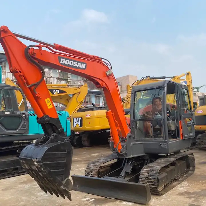 90% new Korea Doosan 6ton dx60 dx55 dx75 excavator - Crawler excavator: picture 1 90% new Korea Doosan 6ton dx60 dx55 dx75 excavator - Crawler excavator: picture 1