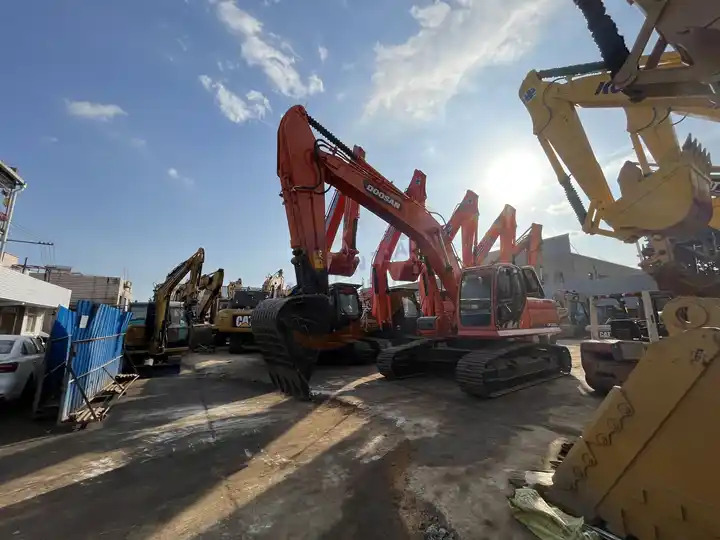 90% new and low hours used excavators Doosan DX300LC second hand excavators 30tons excavator new arrivedd in stock for sale - Excavator: picture 4 90% new and low hours used excavators Doosan DX300LC second hand excavators 30tons excavator new arrivedd in stock for sale - Excavator: picture 4