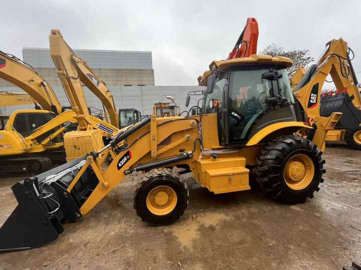 Backhoe loader CAT 420F loader used cheap CAT 420F loader and digger in good running condition on sale - Backhoe loader: picture 3 Backhoe loader CAT 420F loader used cheap CAT 420F loader and digger in good running condition on sale - Backhoe loader: picture 3