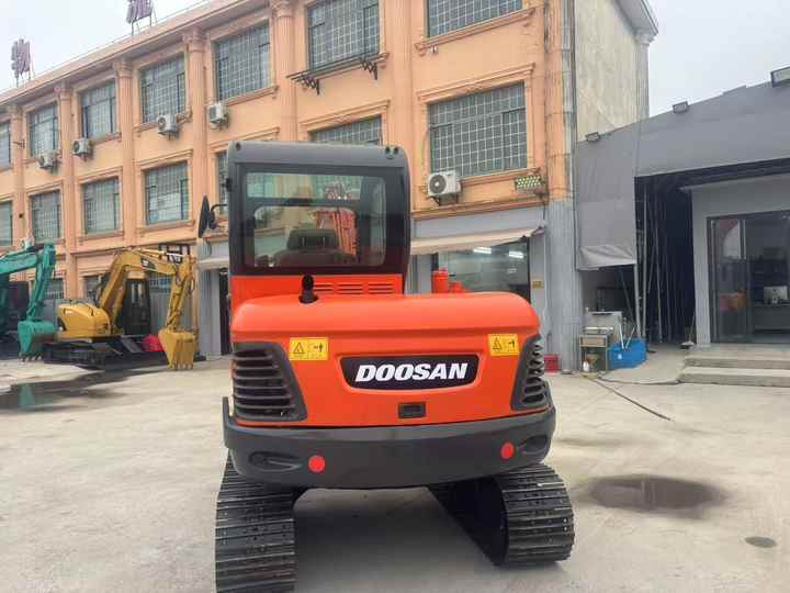 High Quality Hot Selling 6ton Second Hand Excavator Machine Mini Small Excavator DX60-9C Used Doosan Excavator for Sale DX60 - Excavator: picture 5 High Quality Hot Selling 6ton Second Hand Excavator Machine Mini Small Excavator DX60-9C Used Doosan Excavator for Sale DX60 - Excavator: picture 5