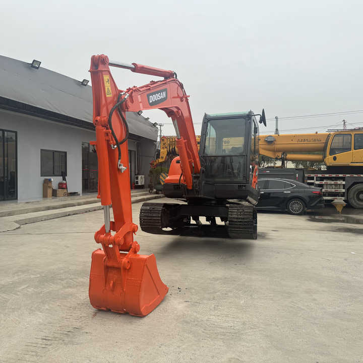 High Quality and Low Price Used Doosan Dx60 Dx75 Dx80 Crawler Excavator in Good Condition 6-ton Mini 6t Excavator for Sale - Crawler excavator: picture 1 High Quality and Low Price Used Doosan Dx60 Dx75 Dx80 Crawler Excavator in Good Condition 6-ton Mini 6t Excavator for Sale - Crawler excavator: picture 1