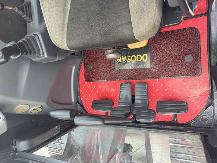 Original Top Sale High Performance Slightly Used Doosan Dx60 Dx75 Dx80 Tracked Excavator for Landscaping in Shanghai - Crawler excavator: picture 4 Original Top Sale High Performance Slightly Used Doosan Dx60 Dx75 Dx80 Tracked Excavator for Landscaping in Shanghai - Crawler excavator: picture 4