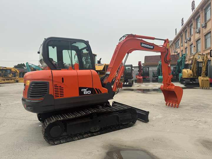 Original Top Sale High Performance Slightly Used Doosan Dx60 Dx75 Dx80 Tracked Excavator for Landscaping in Shanghai - Crawler excavator: picture 5 Original Top Sale High Performance Slightly Used Doosan Dx60 Dx75 Dx80 Tracked Excavator for Landscaping in Shanghai - Crawler excavator: picture 5