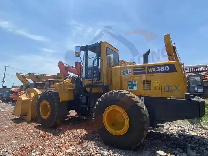 Second Hand Japan Made Komatsu Wa380-3 Front Loader Used Original Painting Komatsu Wa 380-3 in Stock for Sale - Wheel loader: picture 3 Second Hand Japan Made Komatsu Wa380-3 Front Loader Used Original Painting Komatsu Wa 380-3 in Stock for Sale - Wheel loader: picture 3