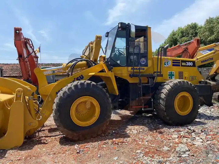 Second Hand Japan Made Komatsu Wa380-3 Front Loader Used Original Painting Komatsu Wa 380-3 in Stock for Sale - Wheel loader: picture 2 Second Hand Japan Made Komatsu Wa380-3 Front Loader Used Original Painting Komatsu Wa 380-3 in Stock for Sale - Wheel loader: picture 2