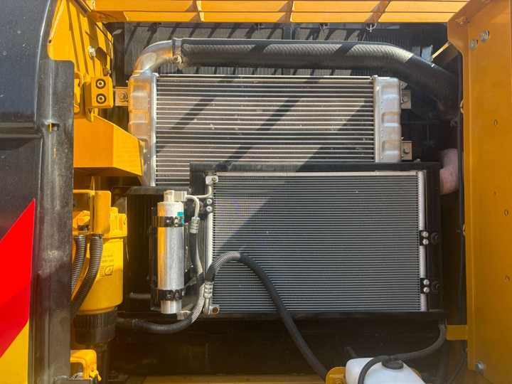 Used CAT 320d hydraulic crawler excavator 320B 320BL 320CL 320 320D 320D2 325 medium excavators - Crawler excavator: picture 5 Used CAT 320d hydraulic crawler excavator 320B 320BL 320CL 320 320D 320D2 325 medium excavators - Crawler excavator: picture 5