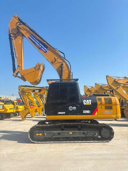 Used CAT 320d hydraulic crawler excavator 320B 320BL 320CL 320 320D 320D2 325 medium excavators - Crawler excavator: picture 2 Used CAT 320d hydraulic crawler excavator 320B 320BL 320CL 320 320D 320D2 325 medium excavators - Crawler excavator: picture 2