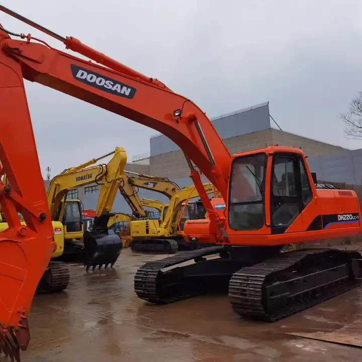 Used Doosan DH220-7 excavator on sale with manual engine made in Korea - Crawler excavator: picture 2 Used Doosan DH220-7 excavator on sale with manual engine made in Korea - Crawler excavator: picture 2
