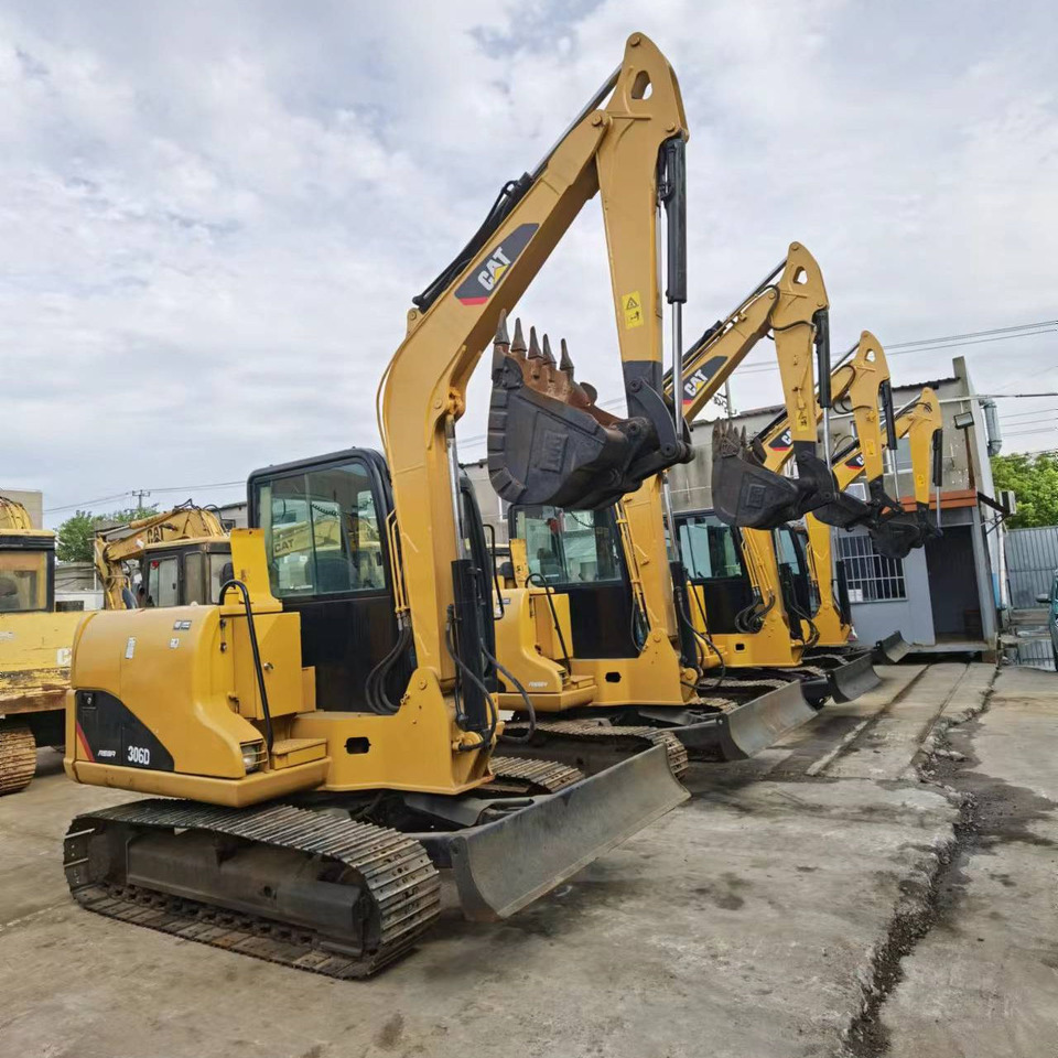 Used cat mini excavator 306D 302.5 6ton 2.5ton free shipping with mini excavator bucket - Crawler excavator: picture 2 Used cat mini excavator 306D 302.5 6ton 2.5ton free shipping with mini excavator bucket - Crawler excavator: picture 2