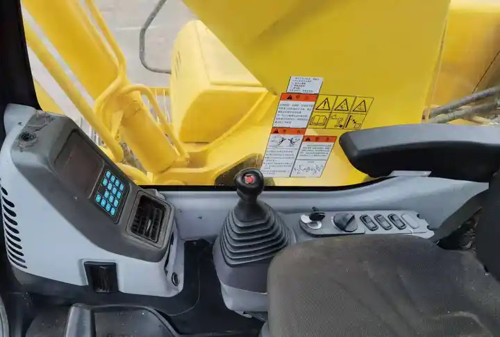 Used 30 ton good quality Komatsu PC300-7 original Japan excavator in cheap price for sale - Crawler excavator: picture 4 Used 30 ton good quality Komatsu PC300-7 original Japan excavator in cheap price for sale - Crawler excavator: picture 4