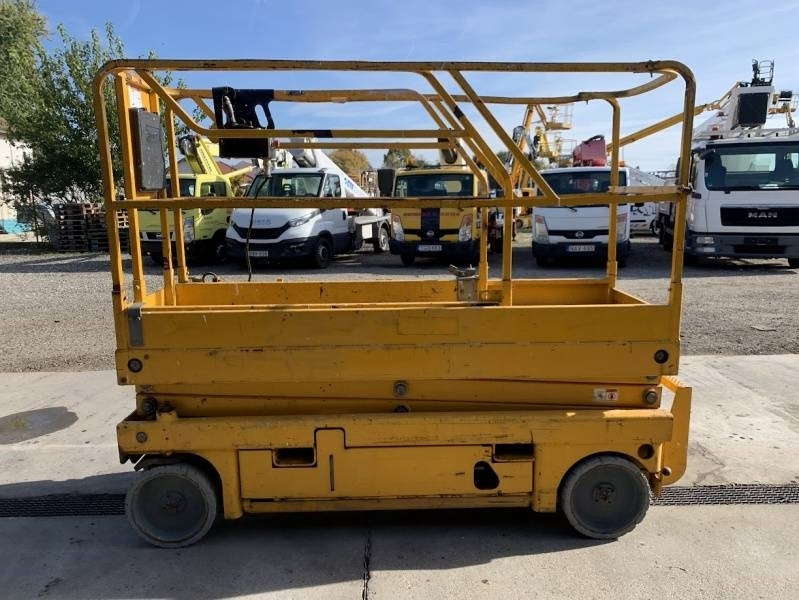 Haulotte Compact 8 - 8m, electric  - Scissor lift: picture 5 Haulotte Compact 8 - 8m, electric  - Scissor lift: picture 5