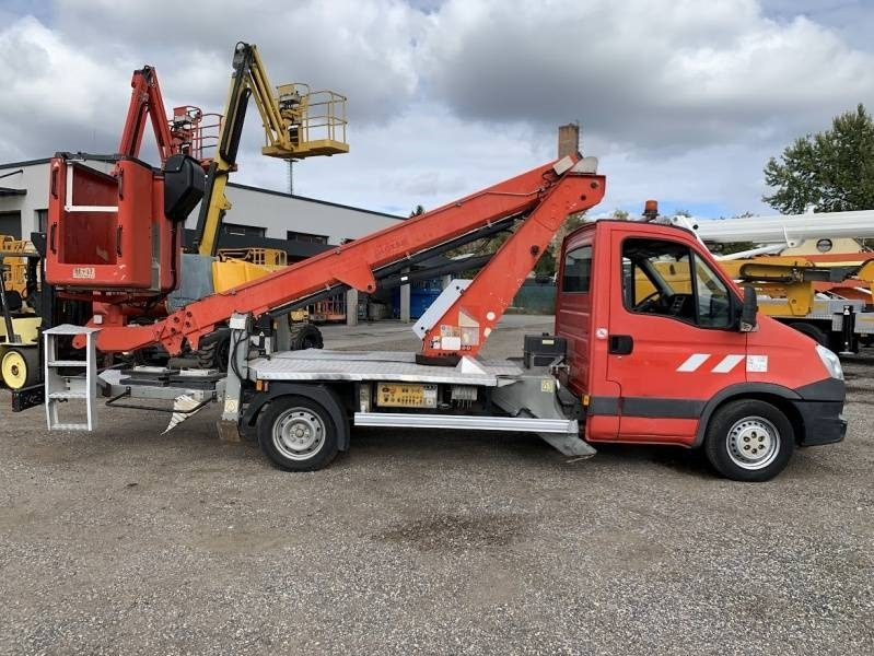 Iveco Daily Isoli PT165 - 16,5 m  - Truck mounted aerial platform: picture 4 Iveco Daily Isoli PT165 - 16,5 m  - Truck mounted aerial platform: picture 4