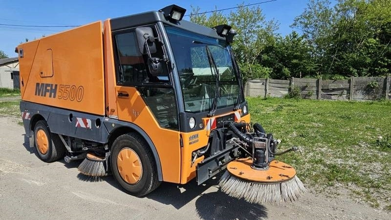 Mfh 5500 sweeper - with air conditionier - Road sweeper: picture 1 Mfh 5500 sweeper - with air conditionier - Road sweeper: picture 1