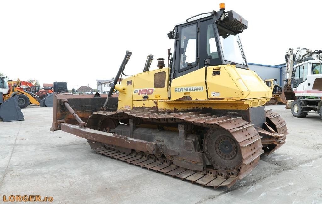 New Holland D 180  - Bulldozer: picture 3 New Holland D 180  - Bulldozer: picture 3
