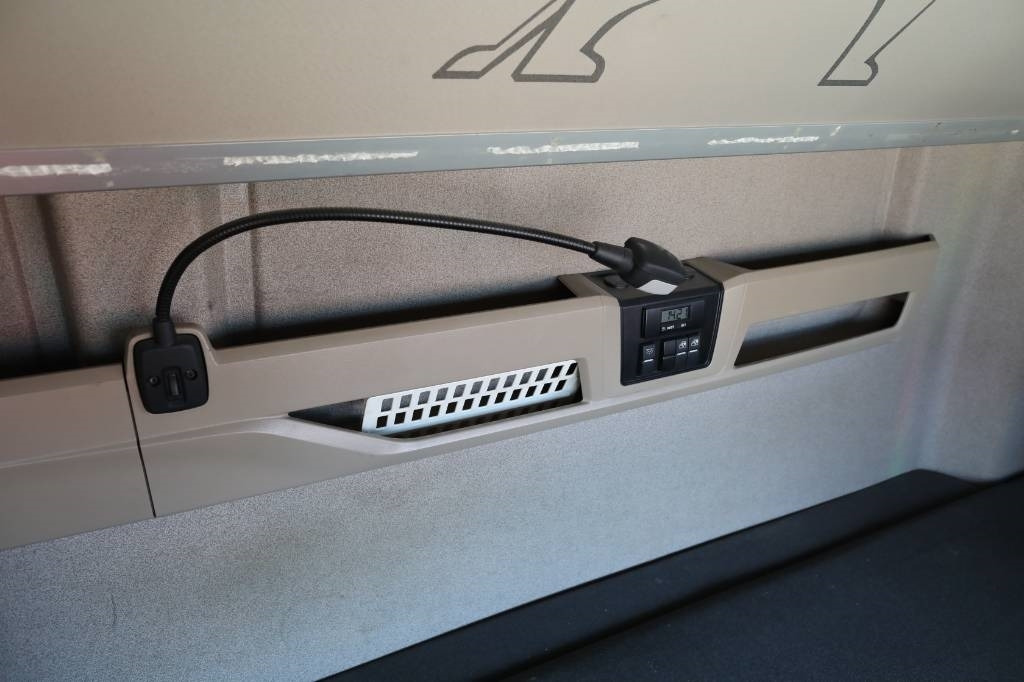 Tractor unit MAN TGX 18.500 4x2 LLS + Trailer Vega 3 axel lowbed: picture 18