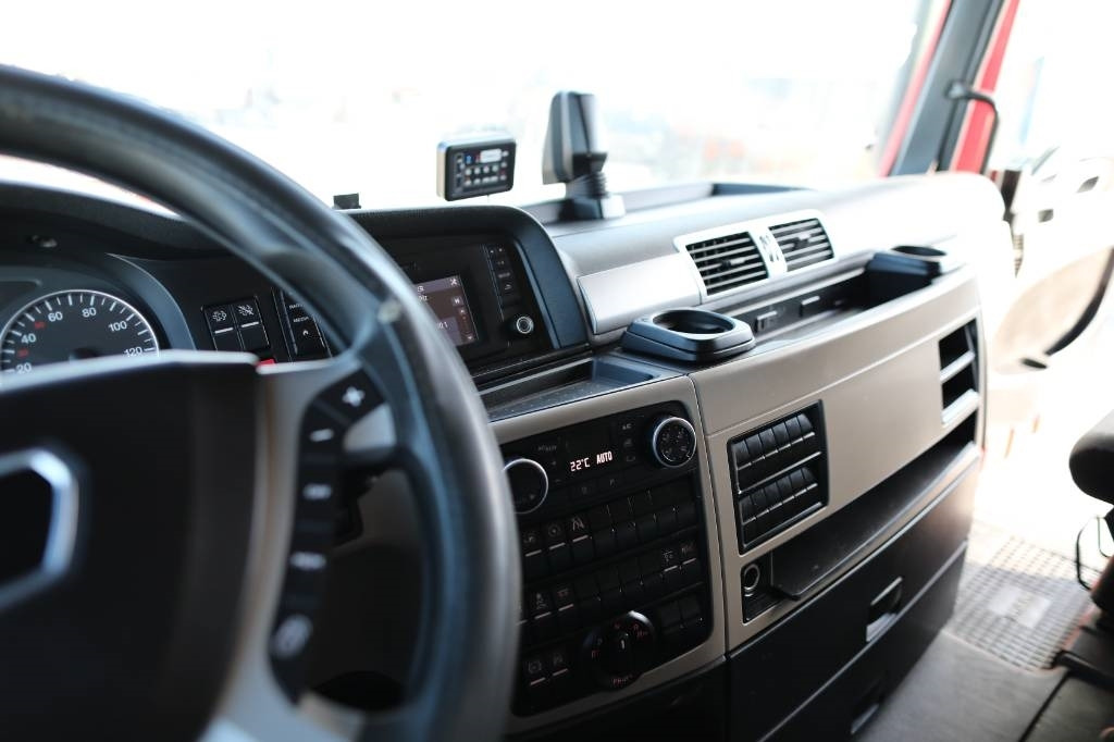 Tractor unit MAN TGX 18.500 4x2 LLS + Trailer Vega 3 axel lowbed: picture 25