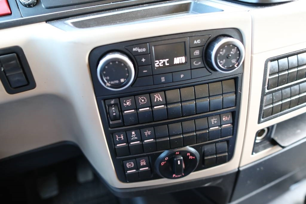 Tractor unit MAN TGX 18.500 4x2 LLS + Trailer Vega 3 axel lowbed: picture 23