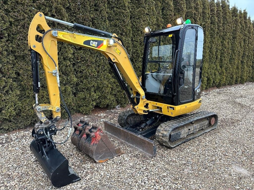 CAT 302.7 D CR - Mini excavator: picture 1 CAT 302.7 D CR - Mini excavator: picture 1