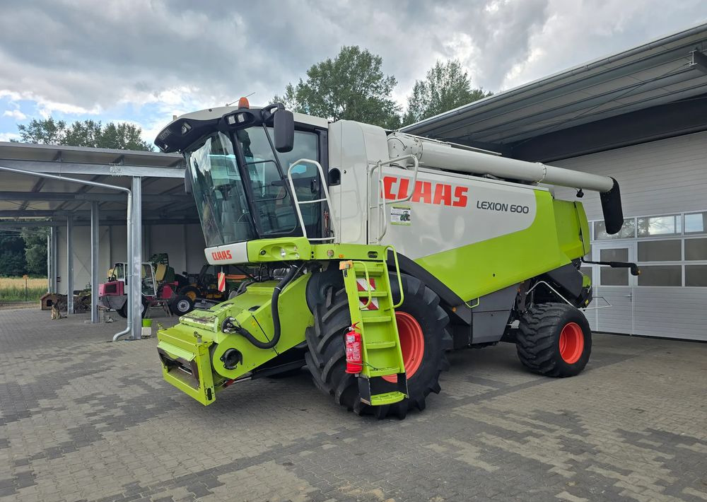 Claas Lexion 600 - Combine harvester: picture 2 Claas Lexion 600 - Combine harvester: picture 2