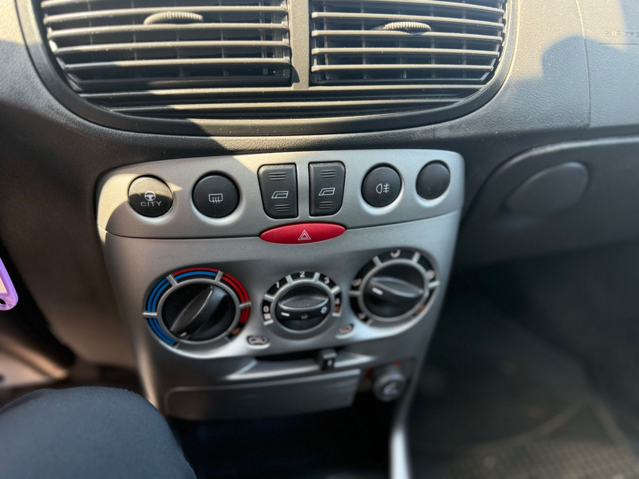 Sedan Fiat Punto Aktueller HU Motorschaden: picture 11 Sedan Fiat Punto Aktueller HU Motorschaden: picture 11