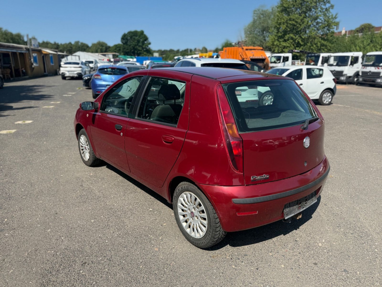 Sedan Fiat Punto Aktueller HU Motorschaden: picture 6 Sedan Fiat Punto Aktueller HU Motorschaden: picture 6