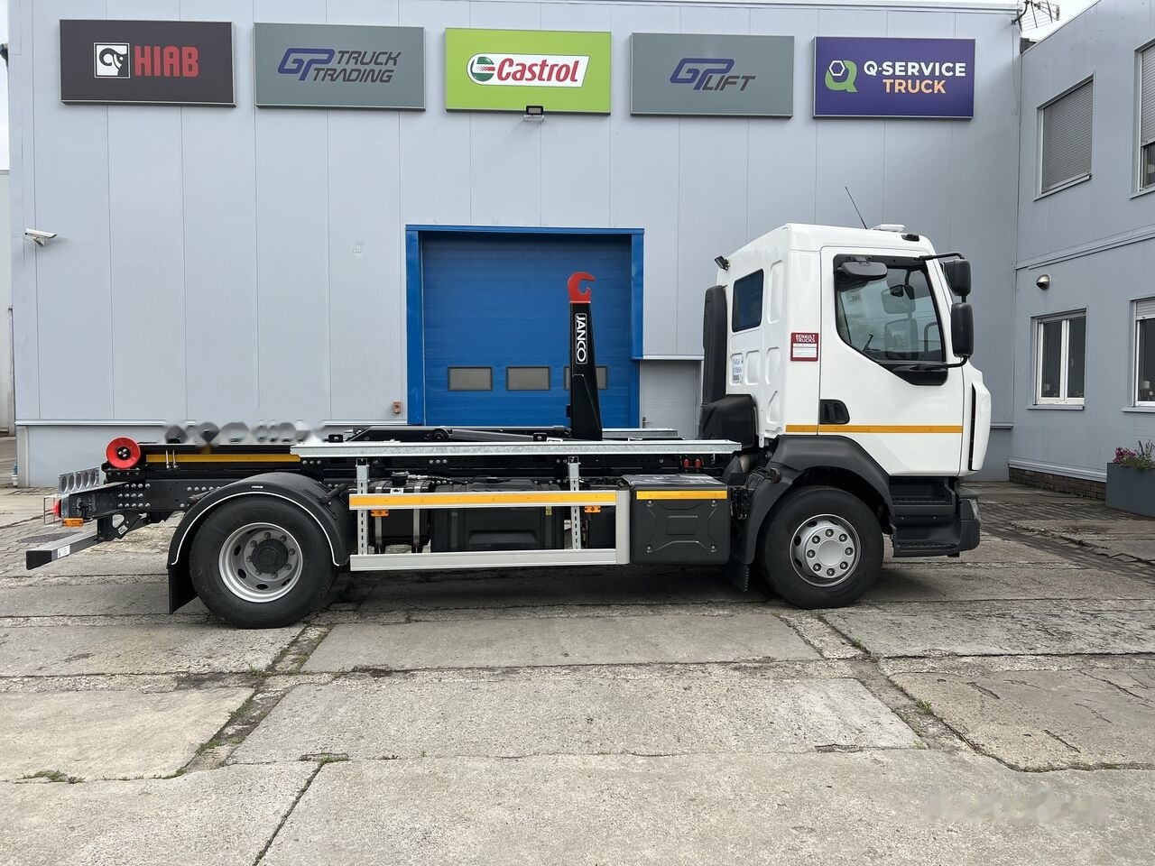 Renault D16 - Hook lift truck: picture 4 Renault D16 - Hook lift truck: picture 4