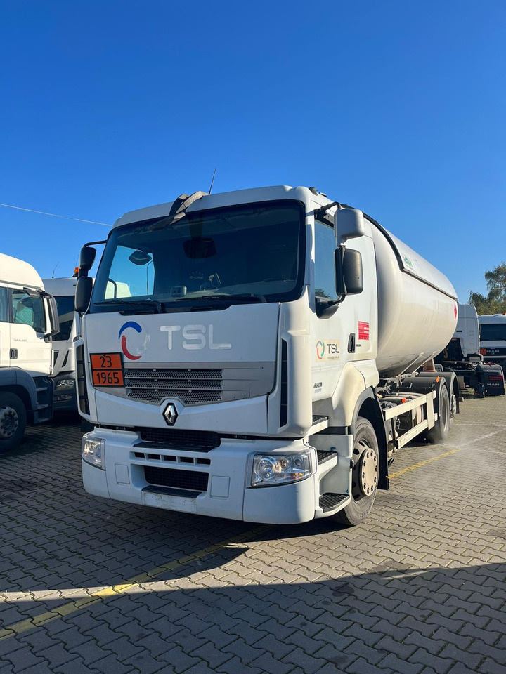 RENAULT PREMIUM UPZ6T2 - Tank truck: picture 1 RENAULT PREMIUM UPZ6T2 - Tank truck: picture 1