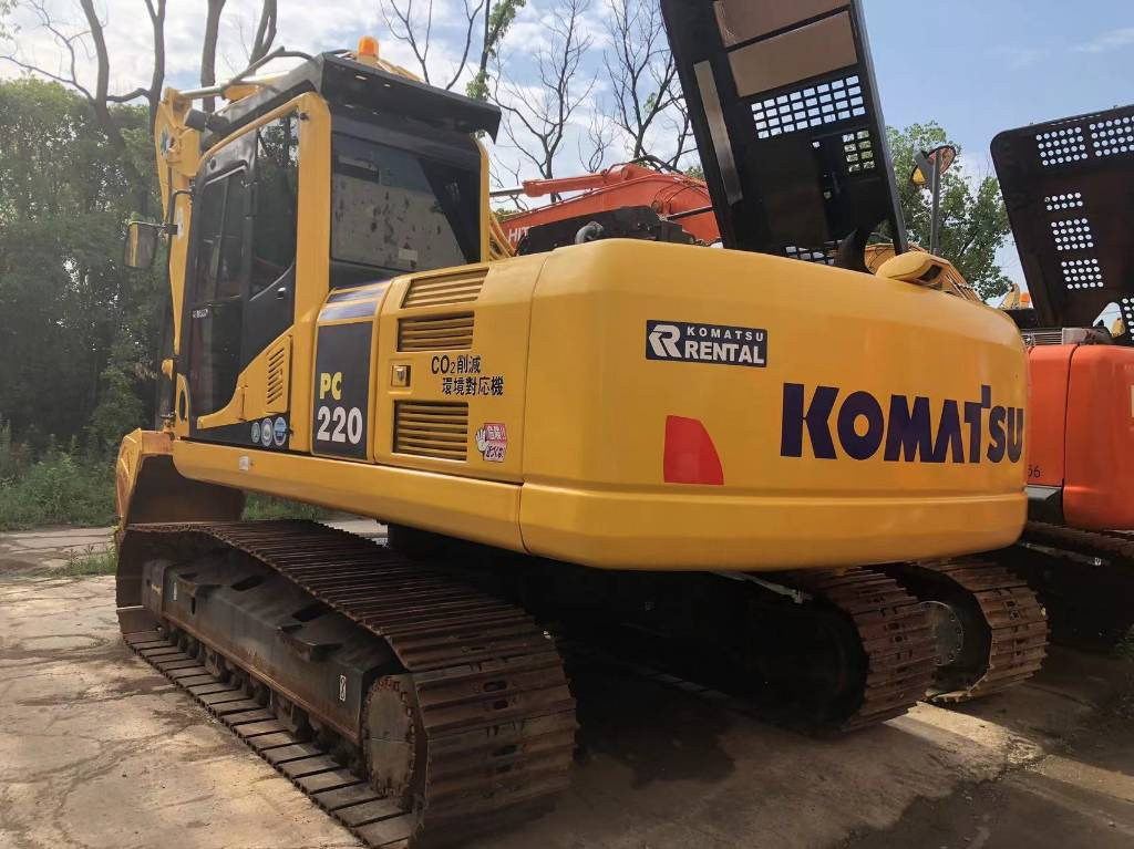 Komatsu PC220-8  - Crawler excavator: picture 1 Komatsu PC220-8  - Crawler excavator: picture 1