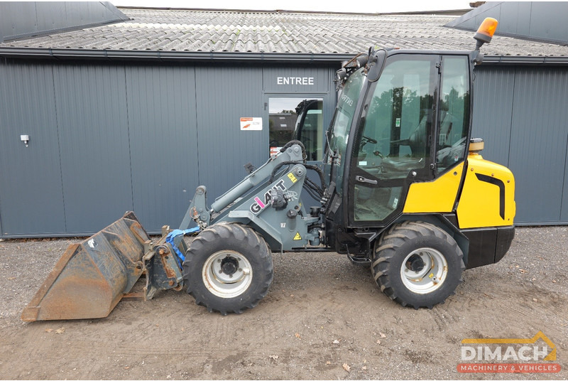 Giant V452T X-TRA GiANT V452T X-TRA hydr. snelwissel bak en palletvorken - Loader: picture 1 Giant V452T X-TRA GiANT V452T X-TRA hydr. snelwissel bak en palletvorken - Loader: picture 1