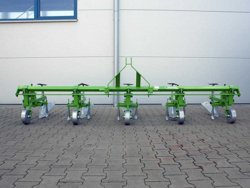 Bomet Jäthacke-Häufler / Hoe ridger / Butteuse / Rincalzatore assolcatore / Полольник-окучник / Obsypnik - Soil tillage equipment: picture 5 Bomet Jäthacke-Häufler / Hoe ridger / Butteuse / Rincalzatore assolcatore / Полольник-окучник / Obsypnik - Soil tillage equipment: picture 5