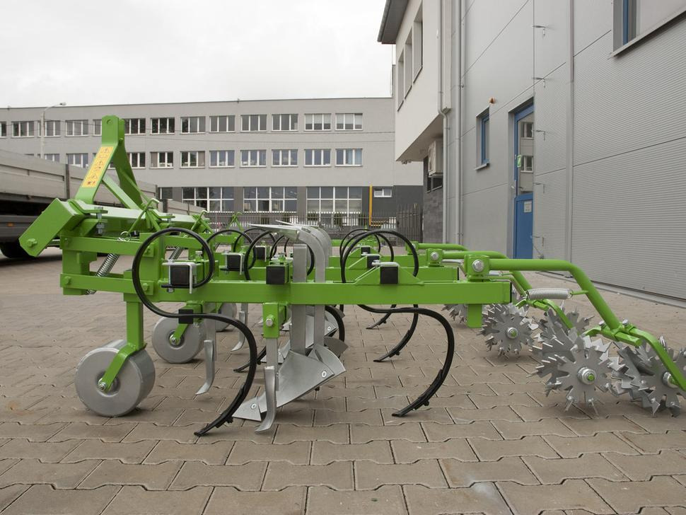 Bomet Jäthacke / Hoe ridger / Butteuse / Rincalzatore assolcatore / Полольник-окучник / Obsypnik - Soil tillage equipment: picture 4 Bomet Jäthacke / Hoe ridger / Butteuse / Rincalzatore assolcatore / Полольник-окучник / Obsypnik - Soil tillage equipment: picture 4