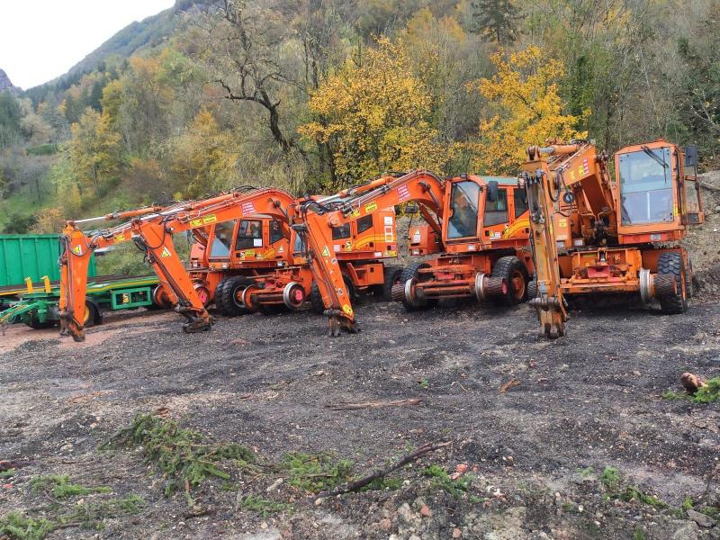 CASE Pelle Rail Route (PRIX POSSIBLE POUR LE LOT) - Wheel excavator: picture 1 CASE Pelle Rail Route (PRIX POSSIBLE POUR LE LOT) - Wheel excavator: picture 1