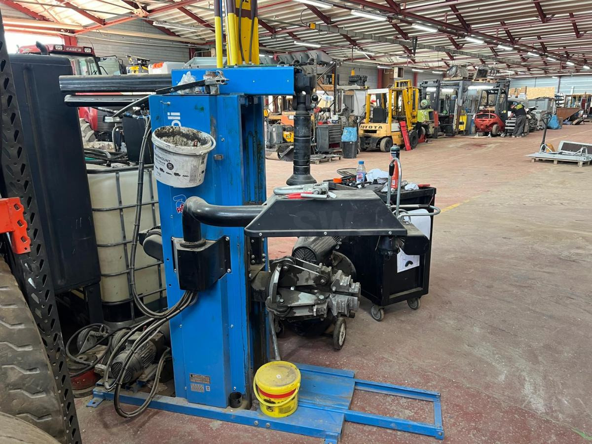 Ravaglioli Démonte pneus GRS926 - Workshop equipment: picture 1 Ravaglioli Démonte pneus GRS926 - Workshop equipment: picture 1