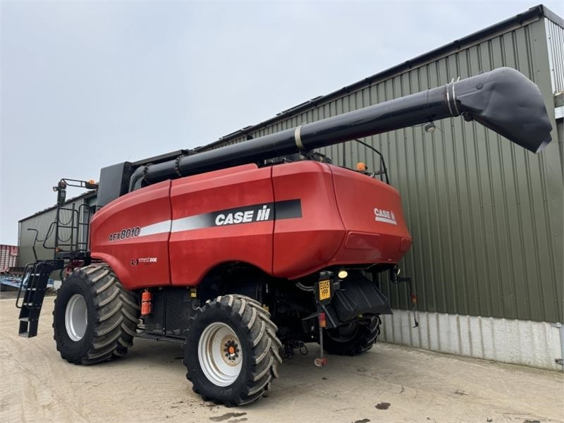 Case Axial Flow AFX 8010 c/w 30ft Header  - Harvester attachment: picture 4 Case Axial Flow AFX 8010 c/w 30ft Header  - Harvester attachment: picture 4