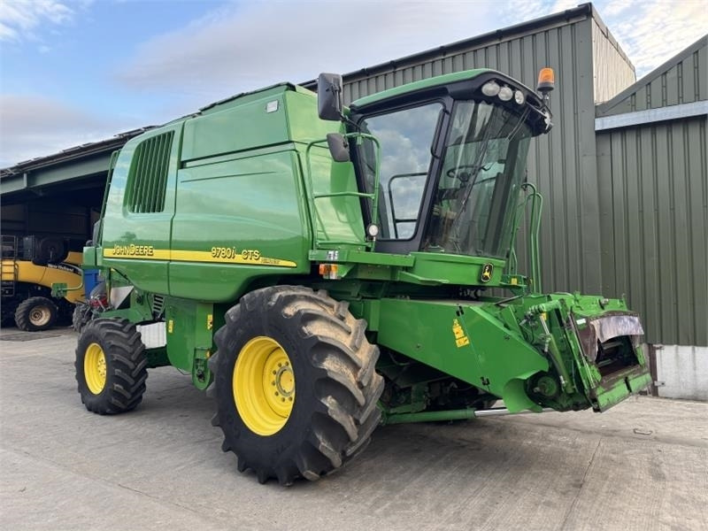 John Deere CTS 9780i Hillmaster c/w 625 Premium Flow Header - Harvester attachment: picture 3 John Deere CTS 9780i Hillmaster c/w 625 Premium Flow Header - Harvester attachment: picture 3