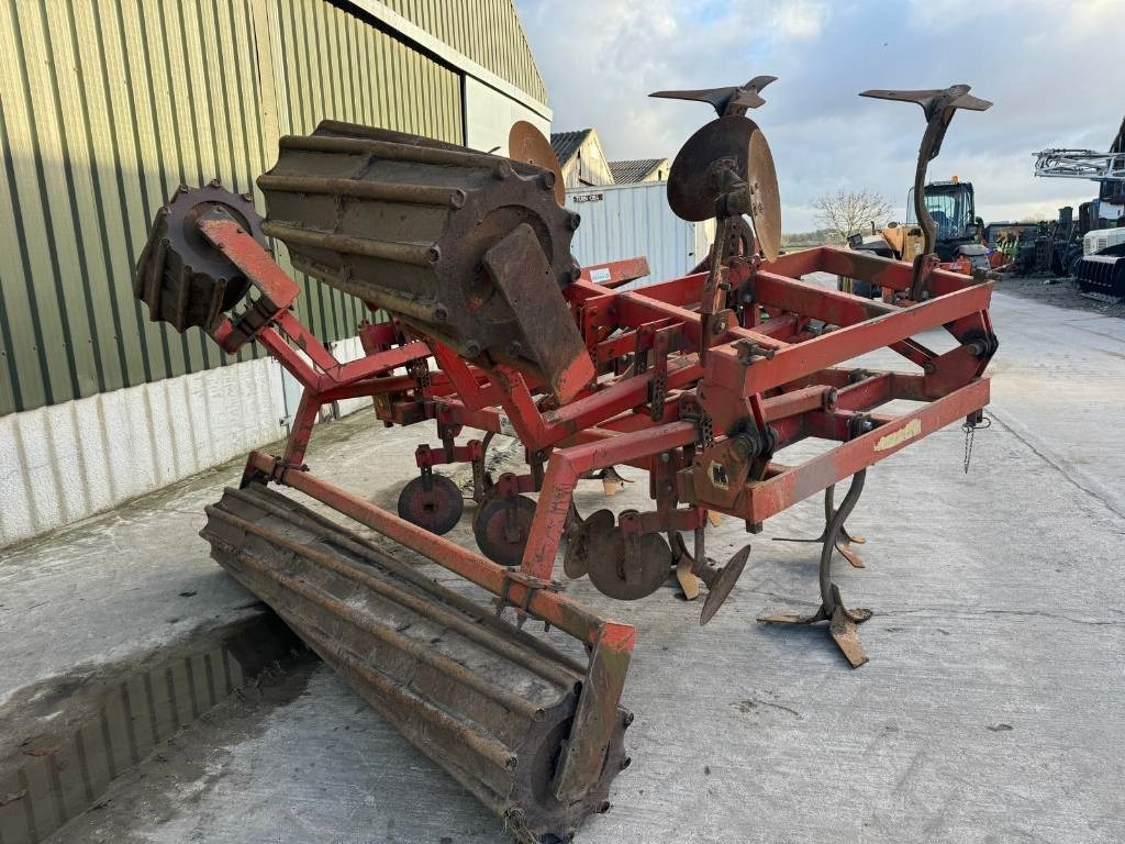 Knoche 4.5 Meter Folding Cultivator - Cultivator: picture 3 Knoche 4.5 Meter Folding Cultivator - Cultivator: picture 3