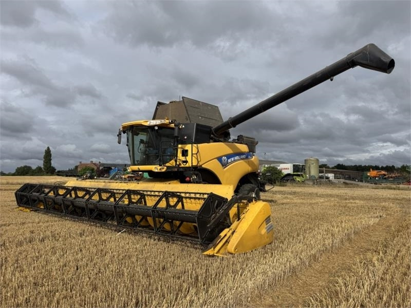 New Holland CR9090 Rotary Combine **Video Below** - Harvester attachment: picture 1 New Holland CR9090 Rotary Combine **Video Below** - Harvester attachment: picture 1