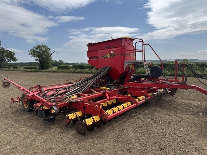 Vaderstad Rapid A800s **Video Below**  - Combine seed drill: picture 1 Vaderstad Rapid A800s **Video Below**  - Combine seed drill: picture 1