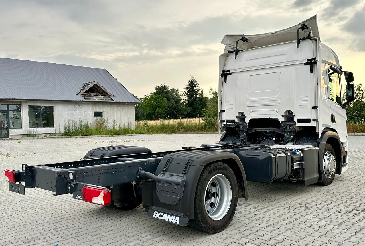 SCANIA P220 / RAMA DO ZABUDOWY / ROZSTAW OSI 3.90 M / SILNIK 6 / WYWROTKA / BECZKA / HAKOWIEC / UTRZYMANIE DRÓG / AUTOMAT / 2019 ROK / NISKI PRZEBIEG - Cab chassis truck: picture 4 SCANIA P220 / RAMA DO ZABUDOWY / ROZSTAW OSI 3.90 M / SILNIK 6 / WYWROTKA / BECZKA / HAKOWIEC / UTRZYMANIE DRÓG / AUTOMAT / 2019 ROK / NISKI PRZEBIEG - Cab chassis truck: picture 4